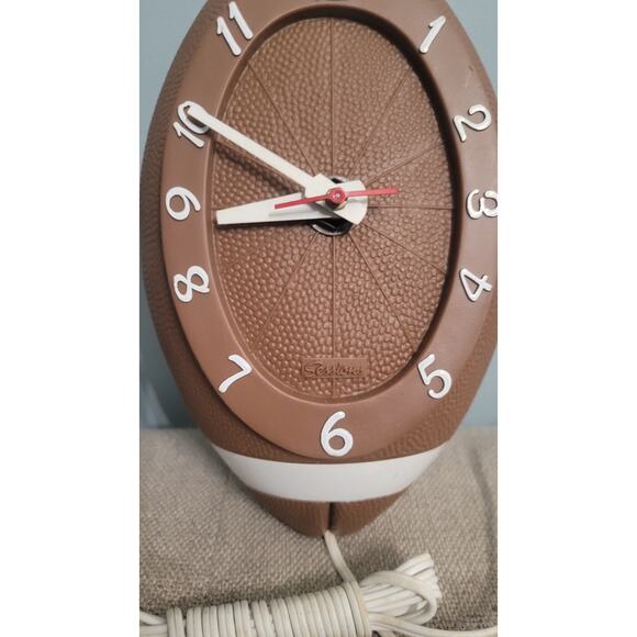 Vintage Sessions Football Wall Clock Electric USA Sports Decor w/ Hang Tag - Picture 5 of 7